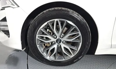 Kia K5 2021, 106068 км, за 10083.28 USD
