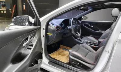 Hyundai i30 2017, 115137 км, за 8079.46 USD - фото 11