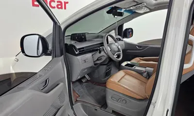 Hyundai Staria 2023, 50470 км, за 17526.59 USD - фото 11