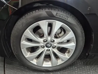 Hyundai Grandeur 2011, 179105 км, за 2560.06 USD