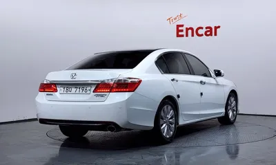Honda Accord 2013, 106057 км, за 5244.85 USD