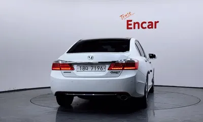 Honda Accord 2013, 106057 км, за 5244.85 USD