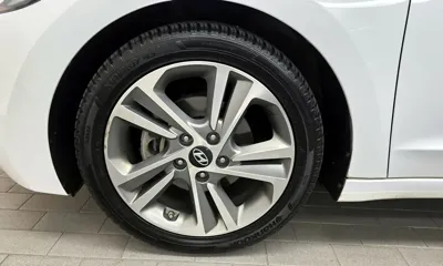 Hyundai Avante 2018, 167182 км, за 4872.5 USD