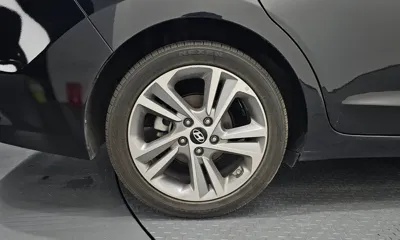 Hyundai Avante 2017, 149955 км, за 5144.23 USD