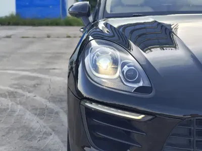 Porsche Macan 2016, 210000 км, за 14572.56 USD
