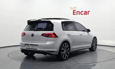 Volkswagen Golf 2016, 102388 км, за 10371.54 USD
