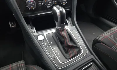 Volkswagen Golf 2016, 102388 км, за 10288.46 USD - фото 9