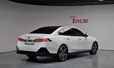 BMW 5-Series 2025, 3259 км, за 57849.55 USD