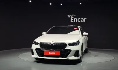 BMW 5-Series 2024, 22349 км, за 39379.02 USD