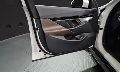 BMW 5-Series 2024, 22349 км, за 39379.02 USD - фото 24