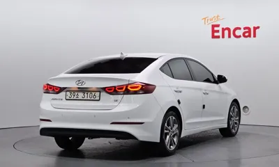 Hyundai Avante 2018, 77812 км, за 8143.33 USD