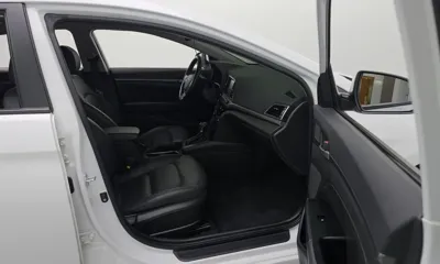 Hyundai Avante 2018, 77812 км, за 8143.33 USD - фото 18