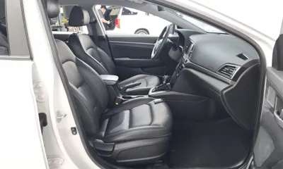 Hyundai Avante 2018, 111970 км, за 5016.29 USD - фото 11