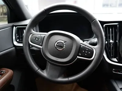 Volvo S60 2025, 16000 км, за 22630.52 USD - фото 11