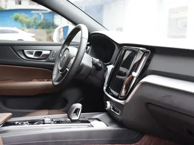 Volvo S60 2025, 16000 км, за 22630.52 USD - фото 12