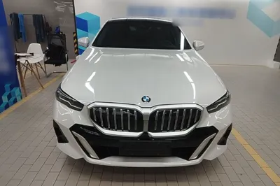 BMW 5 Series 2024, 8900 км, за 41471 USD