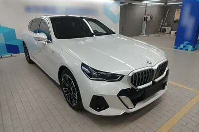 BMW 5 Series 2024, 8900 км, за 41471 USD