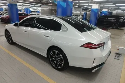 BMW 5 Series 2024, 8900 км, за 41471 USD