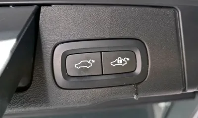 Volvo XC60 2020, 112703 км, за 19037.56 USD - фото 20