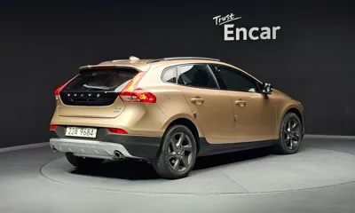 Volvo V40 2013, 112468 км, за 6502.89 USD