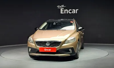 Volvo V40 2013, 112468 км, за 6502.89 USD