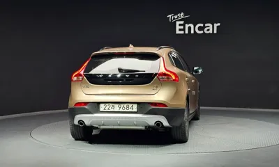 Volvo V40 2013, 112468 км, за 6502.89 USD