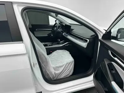 Geely Emgrand 2023, 6500 км, за 10594.26 USD - фото 7