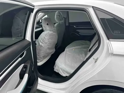 Geely Emgrand 2023, 6500 км, за 10594.26 USD - фото 13