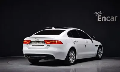 Jaguar XE 2017, 102691 км, за 5279.15 USD