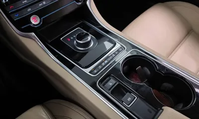 Jaguar XE 2017, 102691 км, за 5279.15 USD - фото 9