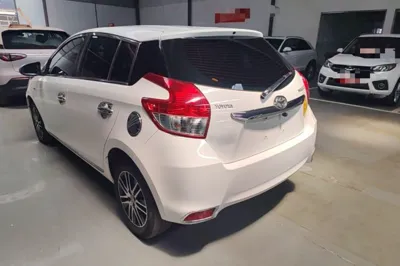 Toyota YARiS L Zhi Xuan 2015, 72500 км, за 6423 USD