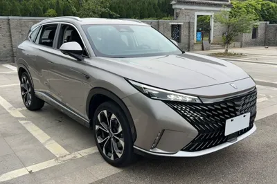 Roewe RX5 New Energy 2023, 35100 км, за 10991 USD - фото 16