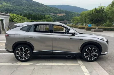 Roewe RX5 New Energy 2023, 35100 км, за 10991 USD - фото 17