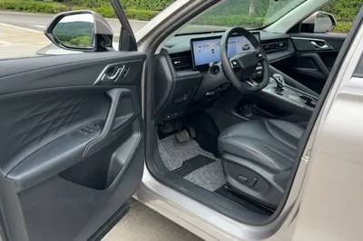 Roewe RX5 New Energy 2023, 35100 км, за 10991 USD - фото 31