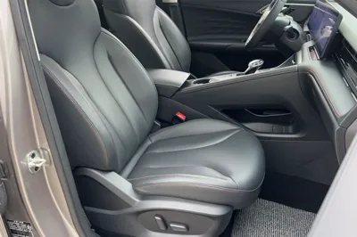 Roewe RX5 New Energy 2023, 35100 км, за 10991 USD - фото 32