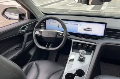 Roewe RX5 New Energy 2023, 35100 км, за 10991 USD - фото 37