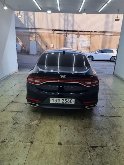 Hyundai Grandeur 2018, 100743 км, за 8923.86 USD