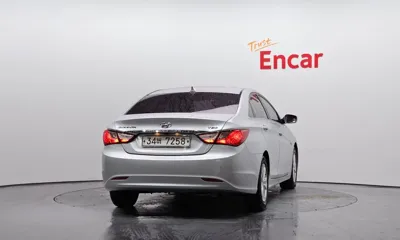 Hyundai Sonata 2011, 105307 км, за 1950.2 USD