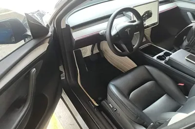 Tesla Model Y 2024, 66100 км, за 29080 USD - фото 18