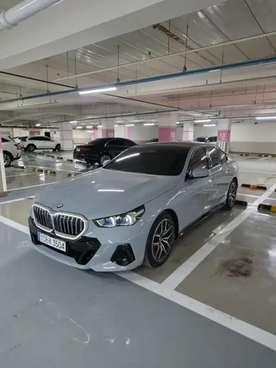 BMW 5-Series 2025, 22000 км, за 43001.85 USD