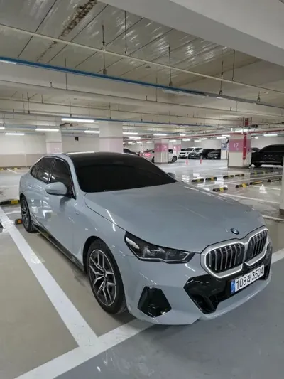 BMW 5-Series 2025, 22000 км, за 43001.85 USD