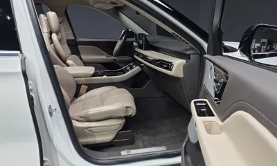 Lincoln Aviator 2022, 38470 км, за 28751.48 USD - фото 12