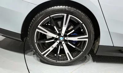 BMW 5-Series 2025, 10851 км, за 58352.9 USD