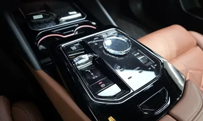 BMW 5-Series 2025, 10851 км, за 58352.9 USD - фото 9