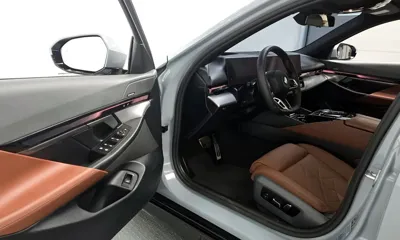 BMW 5-Series 2025, 10851 км, за 58352.9 USD - фото 10