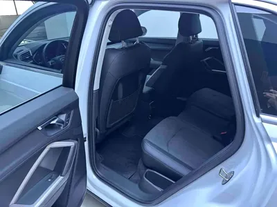 Audi Q3 2023, 17000 км, за 27221.37 USD - фото 10