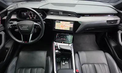 Audi e-tron 2022, 55141 км, за 42570.1 USD - фото 7