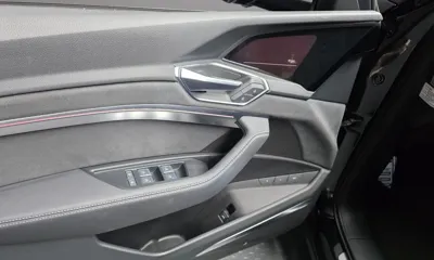 Audi e-tron 2022, 55141 км, за 42570.1 USD - фото 19