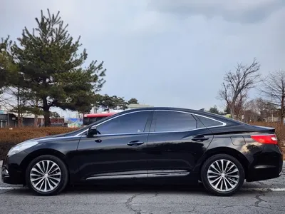Hyundai Grandeur 2013, 159000 км, за 3536.49 USD