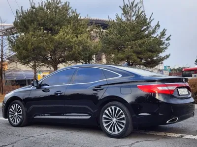 Hyundai Grandeur 2013, 159000 км, за 3536.49 USD
